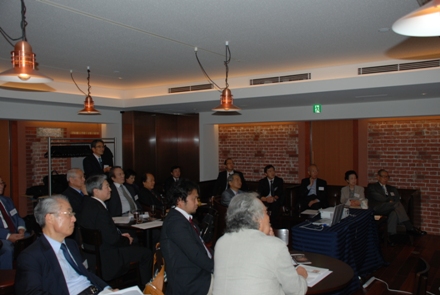 講演中の会場 440x330.jpg